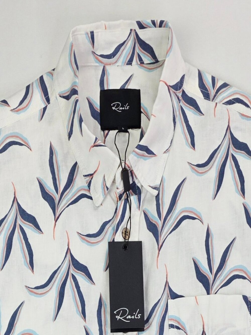 Rails White Floral Short Sleeve Logo Tag Mens Size Large Button Down Shirt NWT